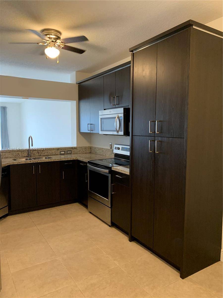 10730 NW 66th St #305, Doral, FL 33178