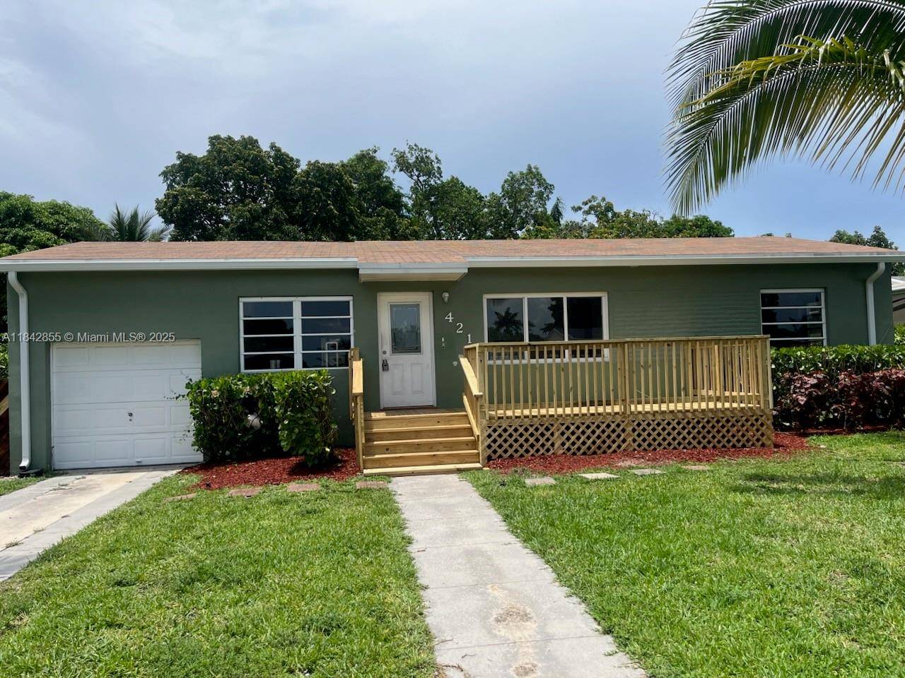 421 NW 150th St, Miami, FL 33168