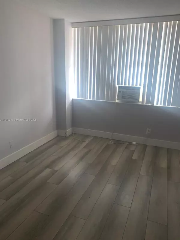 North Miami Beach, FL 33162,2025 NE 164th St #606