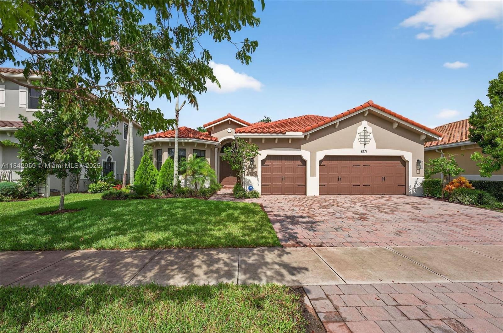 8971 Edgewater Bnd, Parkland, FL 33076