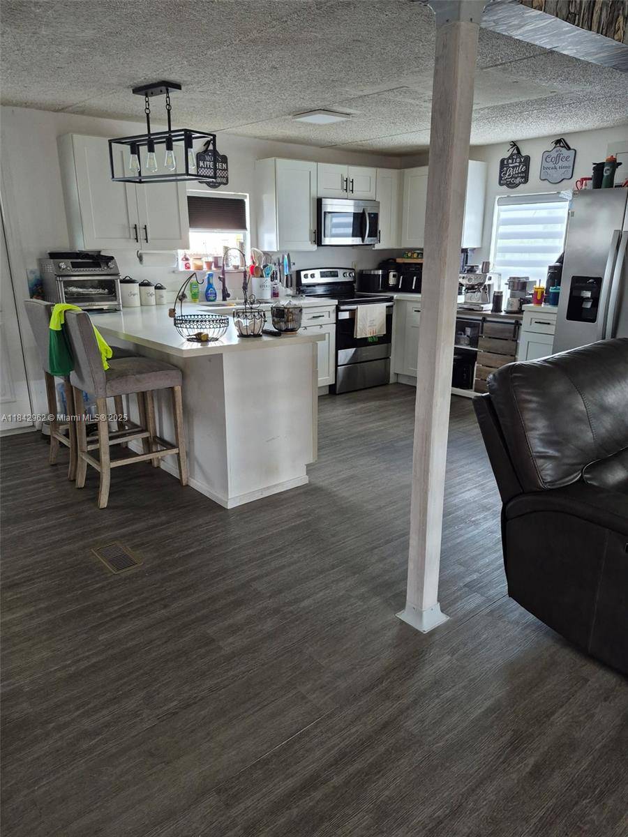 Pembroke Pines, FL 33029,21761 NW 7th Manor