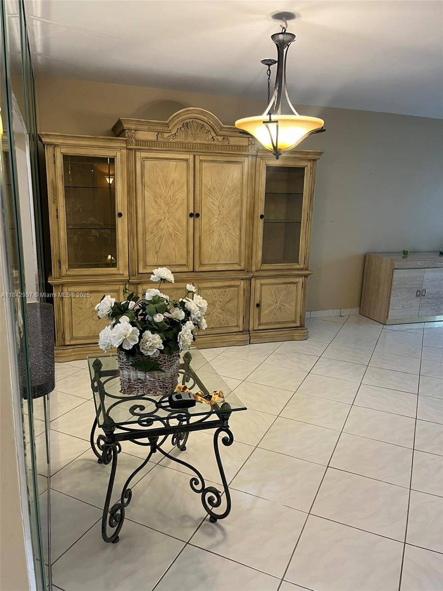 Hollywood, FL 33019,1801 S Ocean Dr #207
