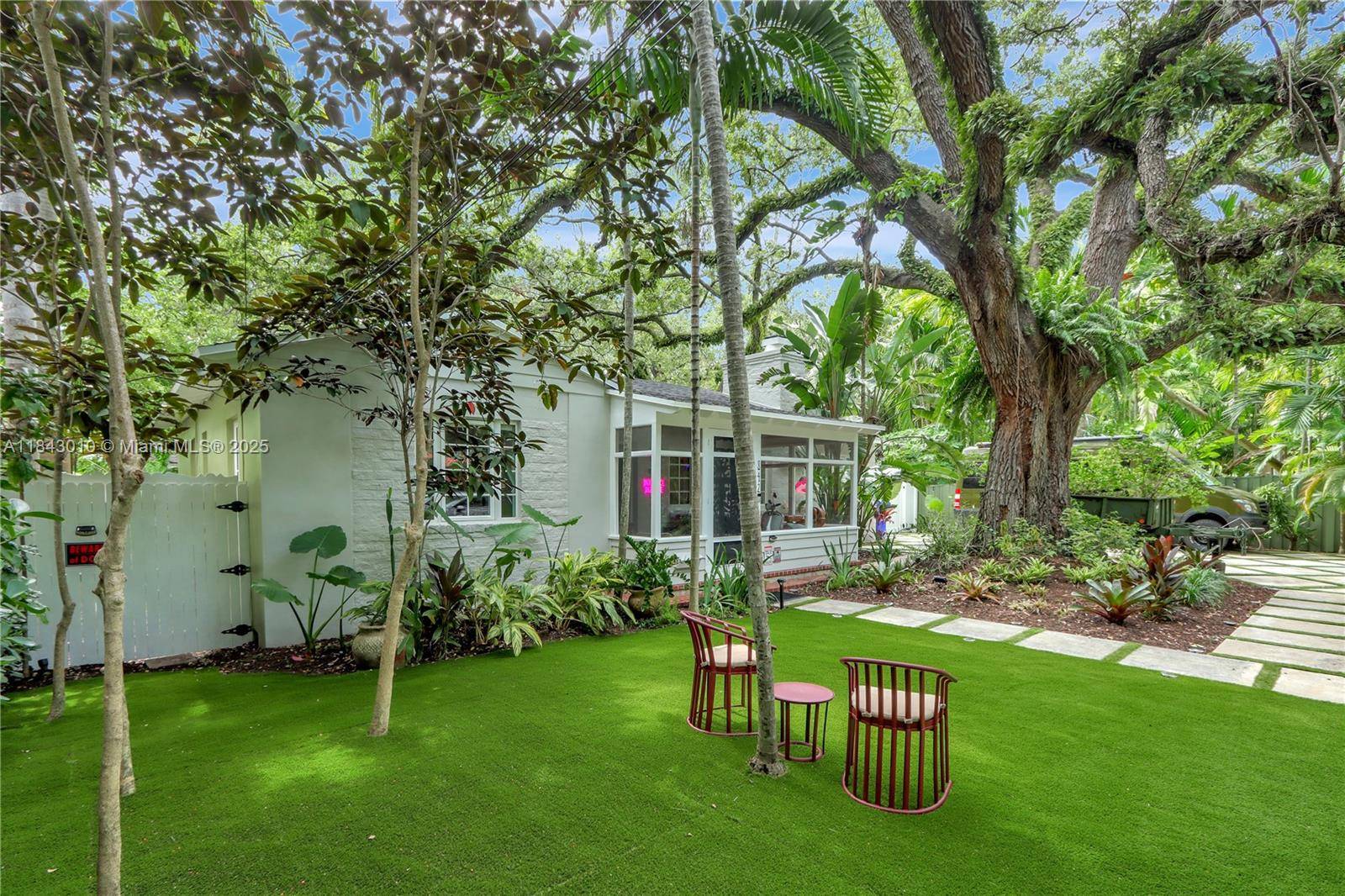 Miami, FL 33136,842 NW 9th Ct