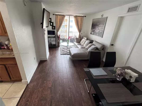 Miami, FL 33128,219 NW 12th Ave #707