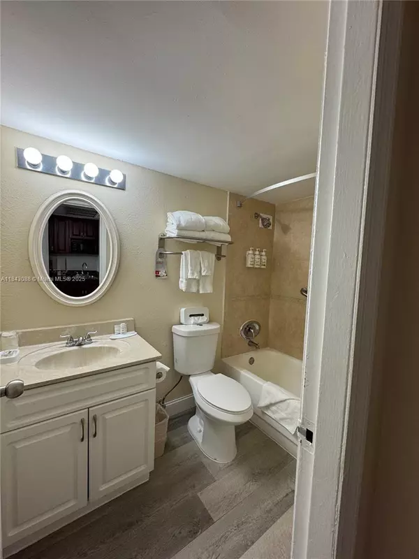 Sunny Isles Beach, FL 33160,19201 Collins Ave #1103