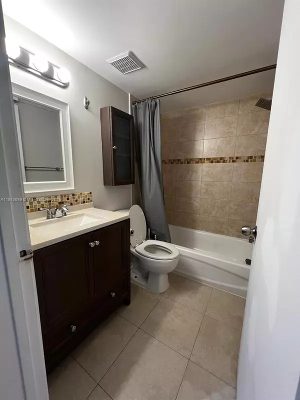Miami, FL 33133,2575 SW 27th Ave #407