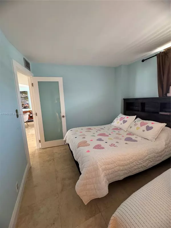North Miami Beach, FL 33160,3545 NE 166th St #703