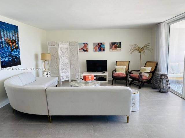 Key Biscayne, FL 33149,613 Ocean Dr #8C