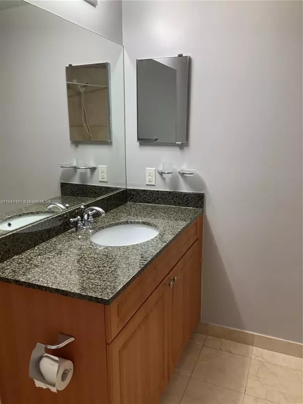 Miami, FL 33125,1 Glen Royal Pkwy #1007