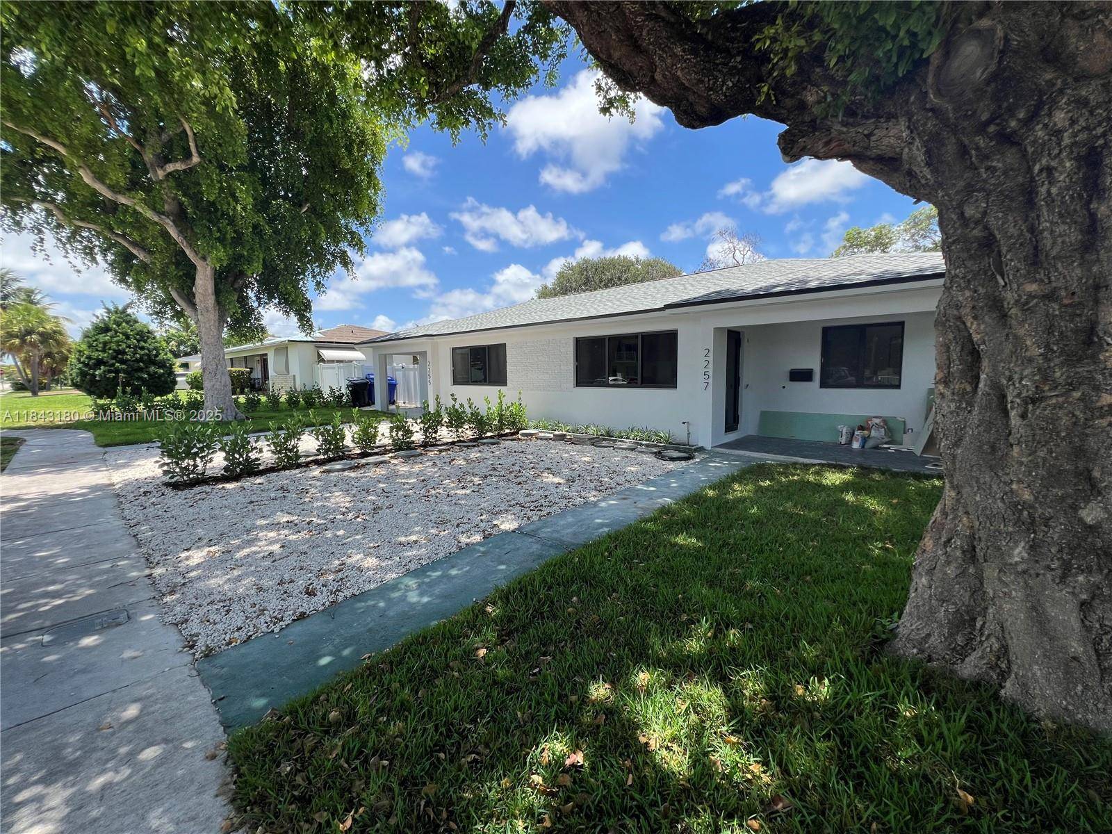 North Miami Beach, FL 33160,2255 NE 173rd St #2255