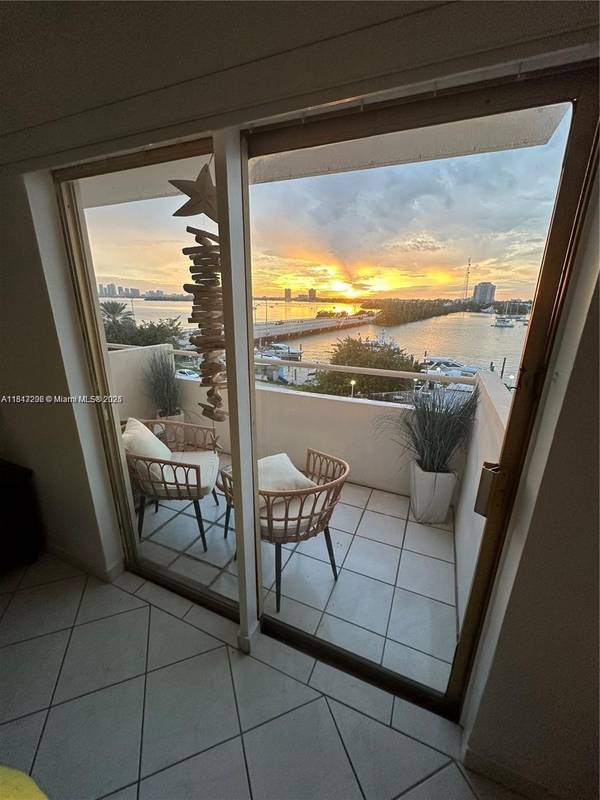 7904 West Dr #407, North Bay Village, FL 33141