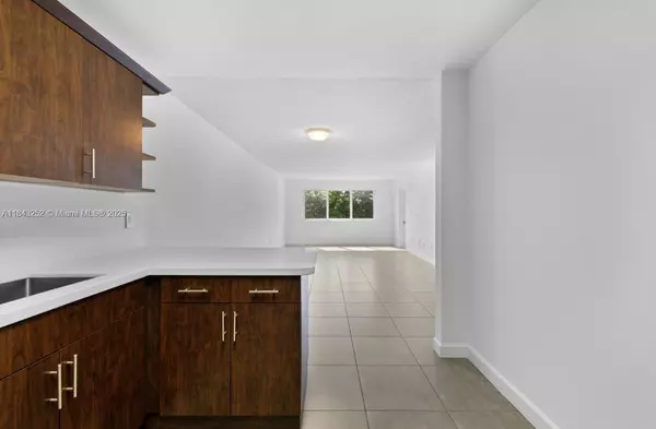 Hialeah, FL 33015,6940 Miami Gardens Dr #1-330