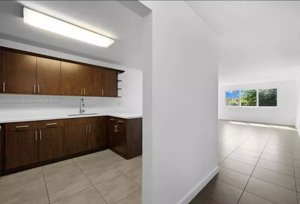 Hialeah, FL 33015,6940 Miami Gardens Dr #1-330