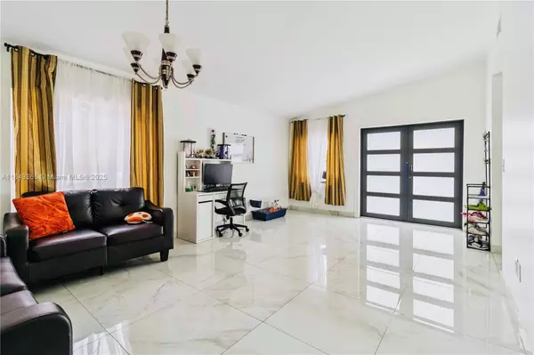 Hialeah, FL 33018,7066 W 30th Ln