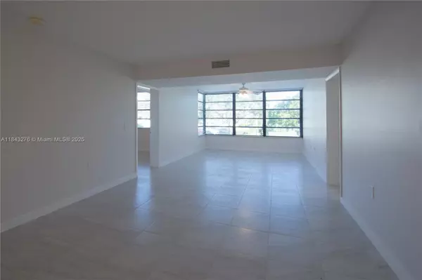 Davie, FL 33324,1717 Whitehall Dr #201