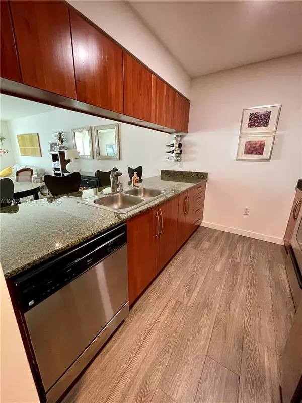 Miami, FL 33131,1200 Brickell Bay Dr #2907
