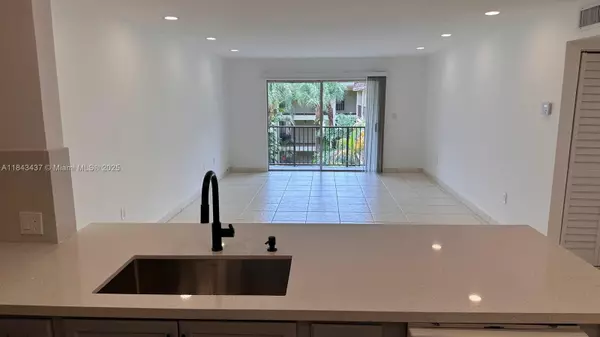 North Miami, FL 33161,11925 NE 2nd Ave #B414