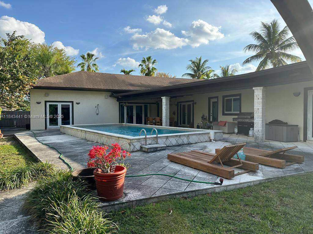 Miami, FL 33176,10375 SW 111th St