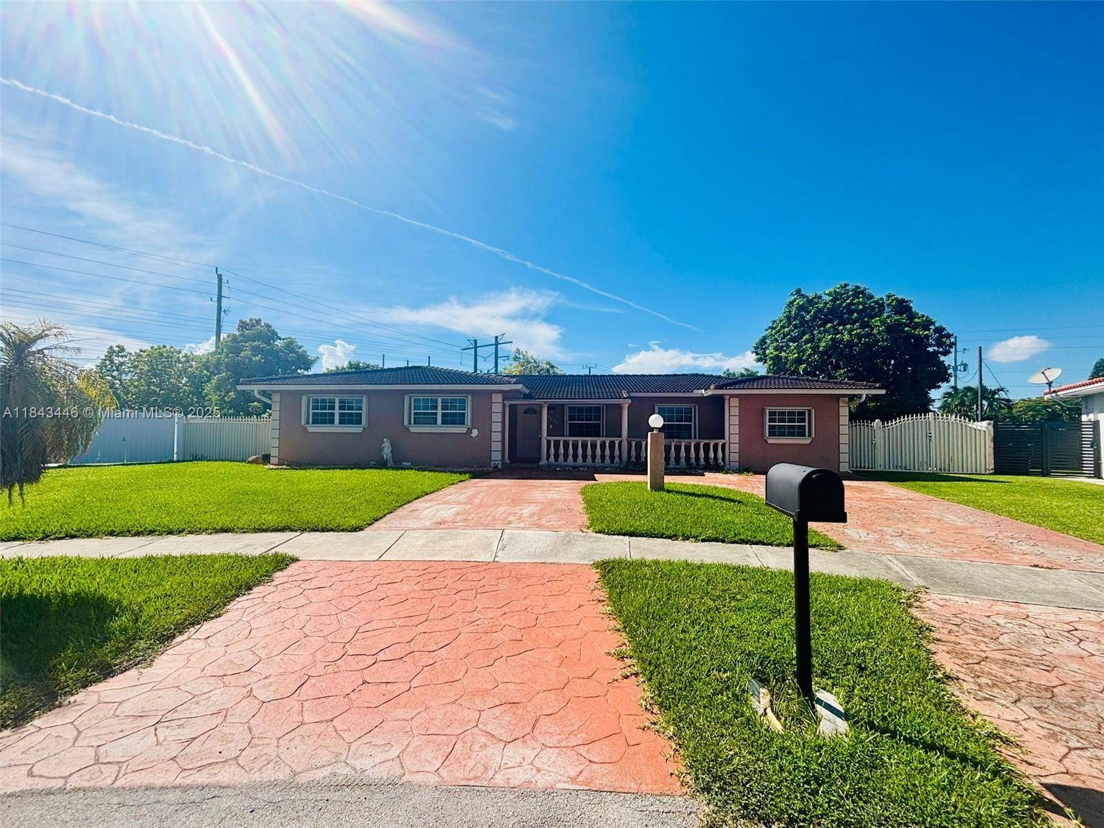 9433 SW 17th St, Miami, FL 33165