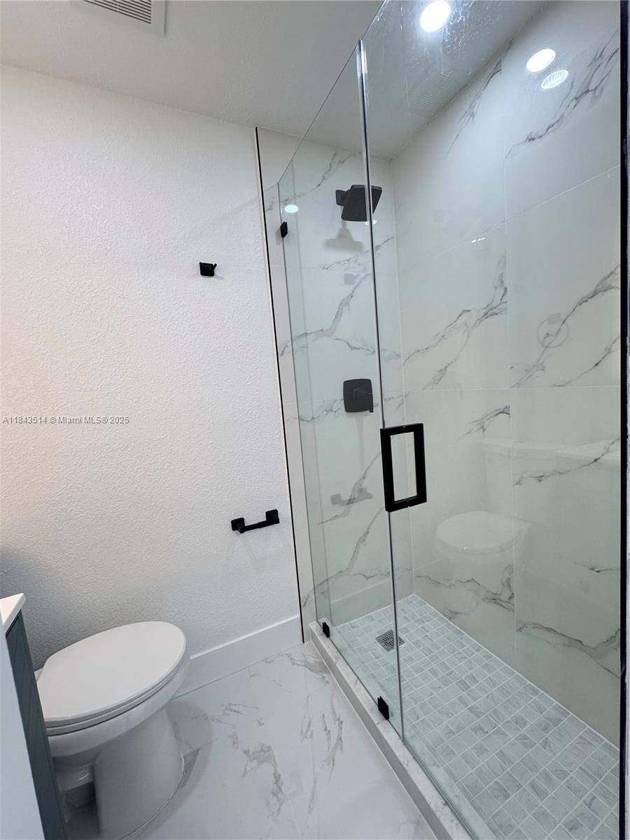Miami Gardens, FL 33056,17645 NW 37th Ave #2