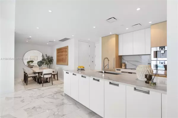 Sunny Isles Beach, FL 33160,15701 Collins Ave #1004