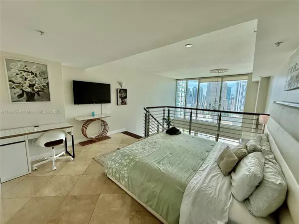 Miami, FL 33131,41 SE 5th St #1505