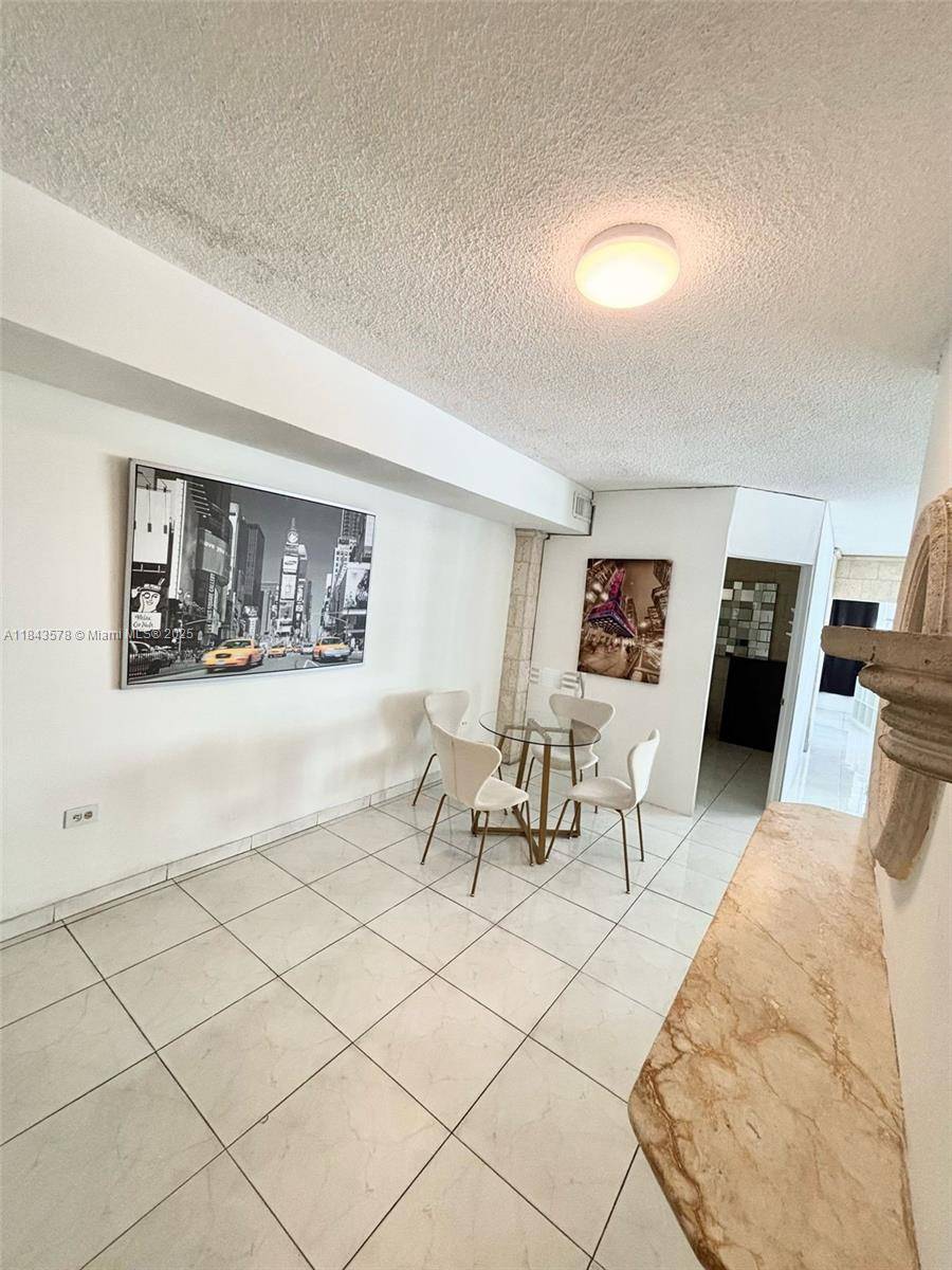 905 Brickell Bay Dr #1824, Miami, FL 33131