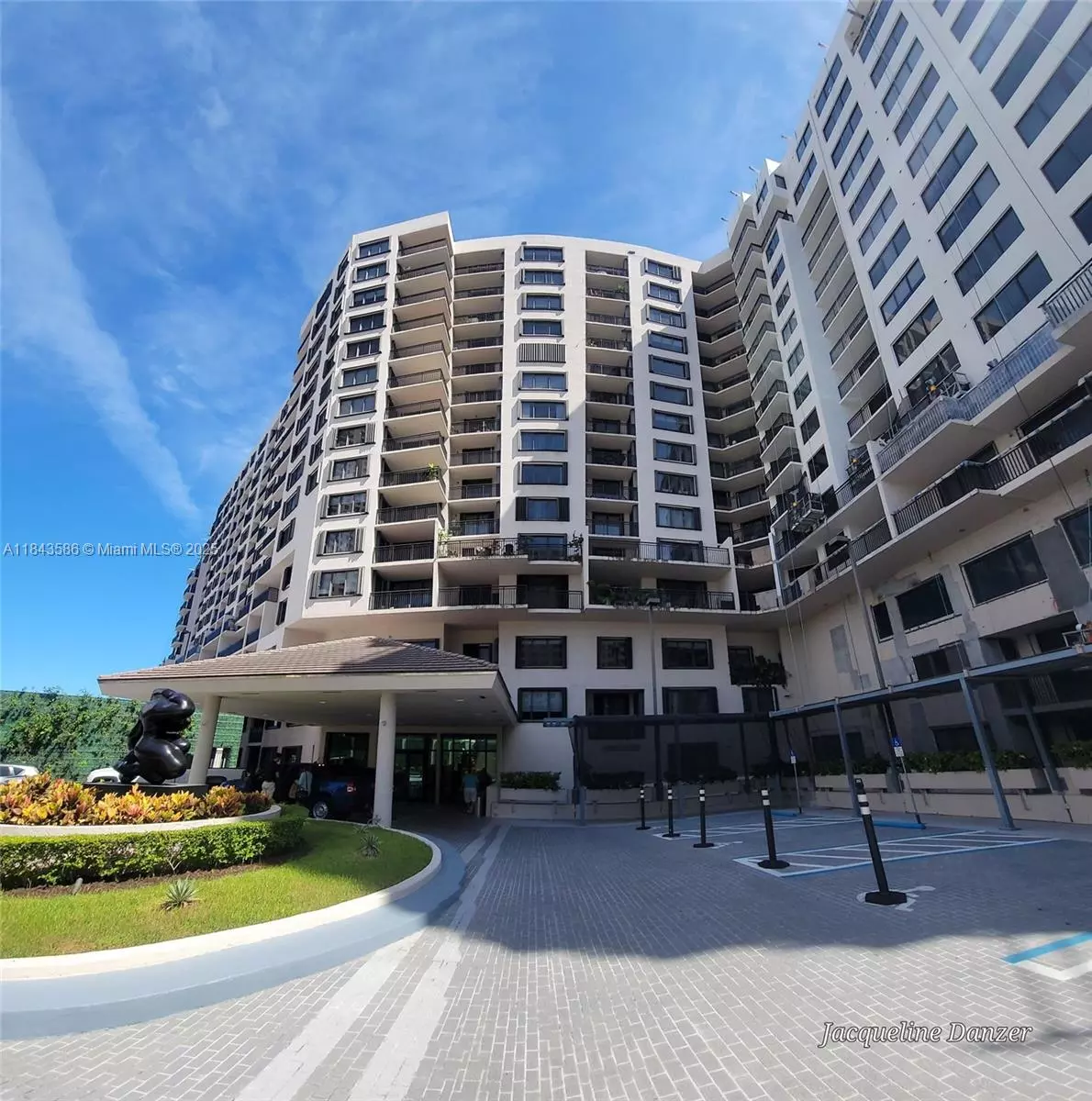 Miami, FL 33131,540 Brickell Key Dr #307