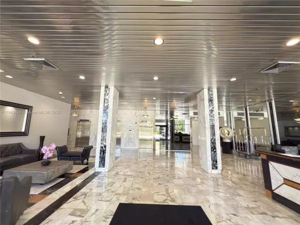3675 N Country Club Dr #109, Aventura, FL 33180