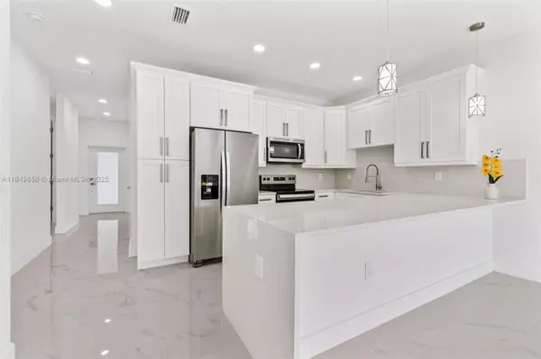 Lehigh Acres, FL 33971,2516 Park Rd #2516