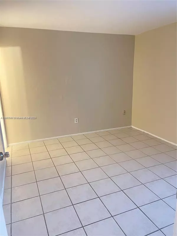 Miami, FL 33176,10383 N Kendall Dr #N5