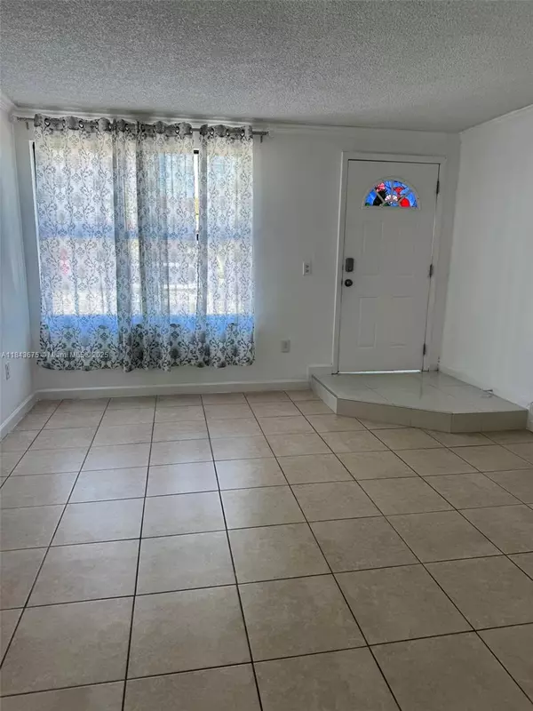Hialeah, FL 33016,2091 W 54th Ter #37