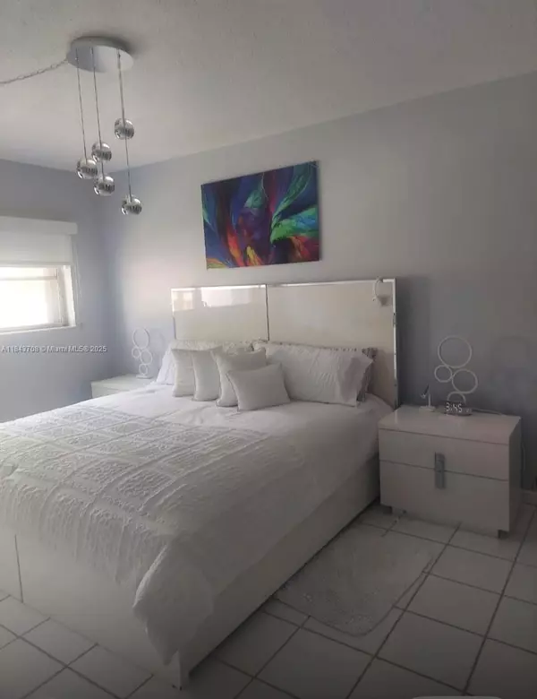 Hollywood, FL 33021,4900 Washington St #209
