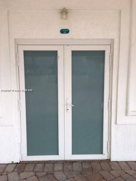 16485 Collins Ave #10, Sunny Isles Beach, FL 33160