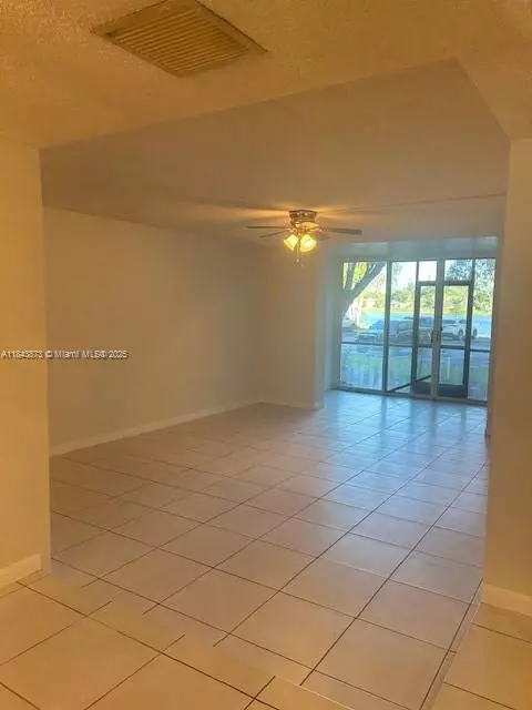 Lauderhill, FL 33319,3690 Inverrary Dr #1N