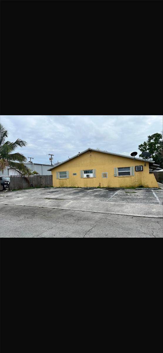 624 Kifer St, West Palm Beach, FL 33405