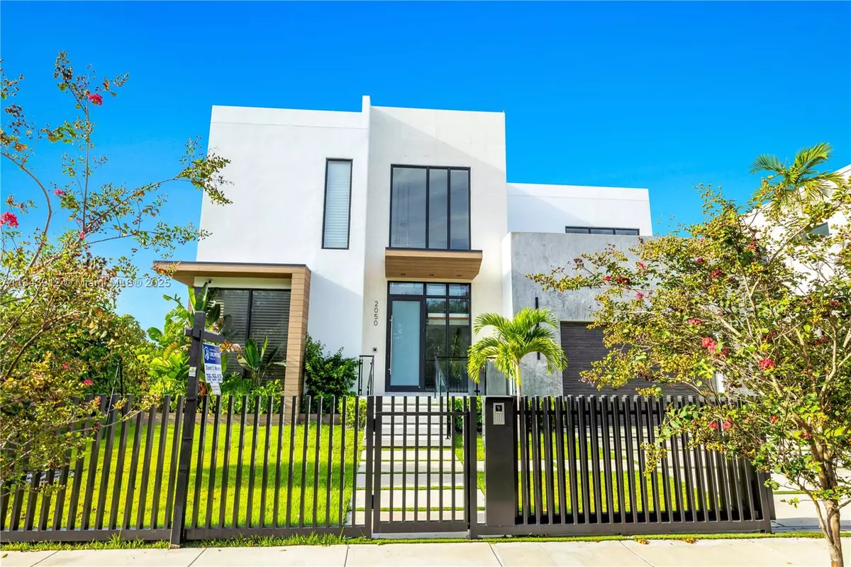 North Miami, FL 33181,2050 S Hibiscus Dr