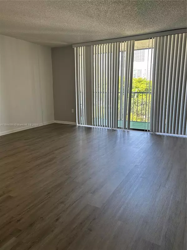 Sunny Isles Beach, FL 33160,17600 N Bay Rd #N406