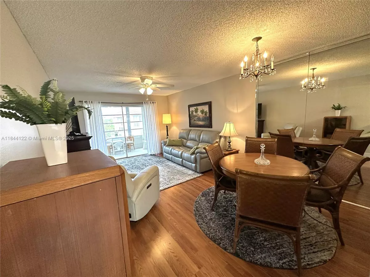 Sunrise, FL 33322,9400 Sunrise Lakes Blvd #305