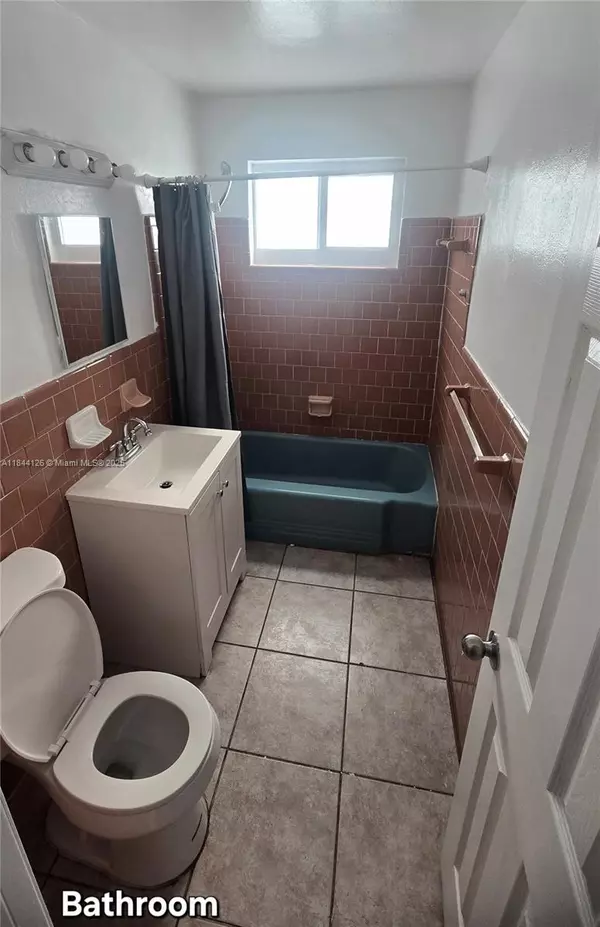 Hallandale Beach, FL 33009,620 SW 4th Ct #1-2