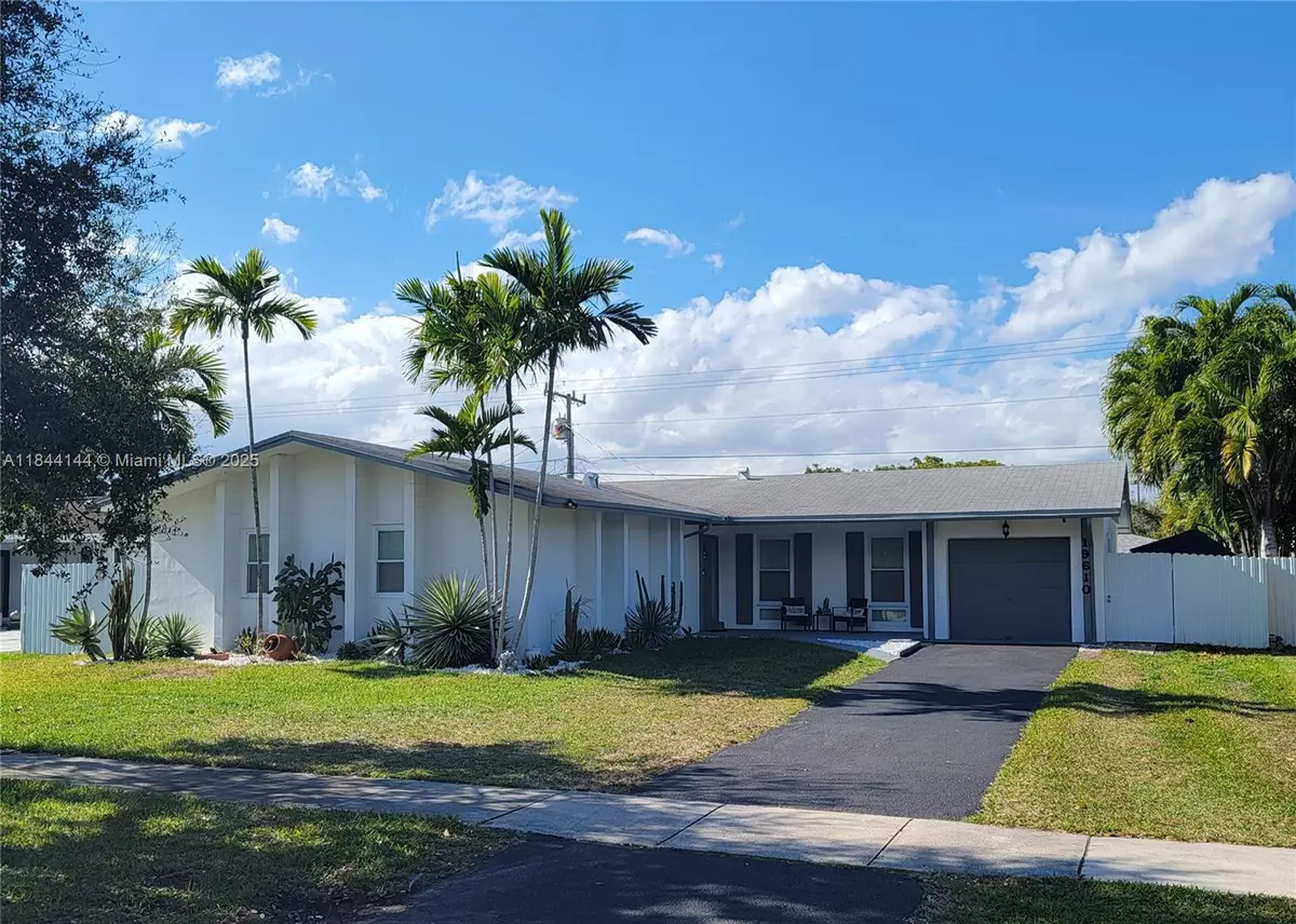 Cutler Bay, FL 33157,19610 Lenaire Dr