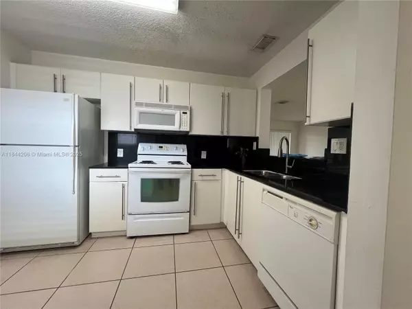 Hialeah, FL 33015,18051 NW 68th Ave #L101