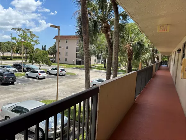 Tamarac, FL 33319,4940 E Sabal Palm Blvd #205