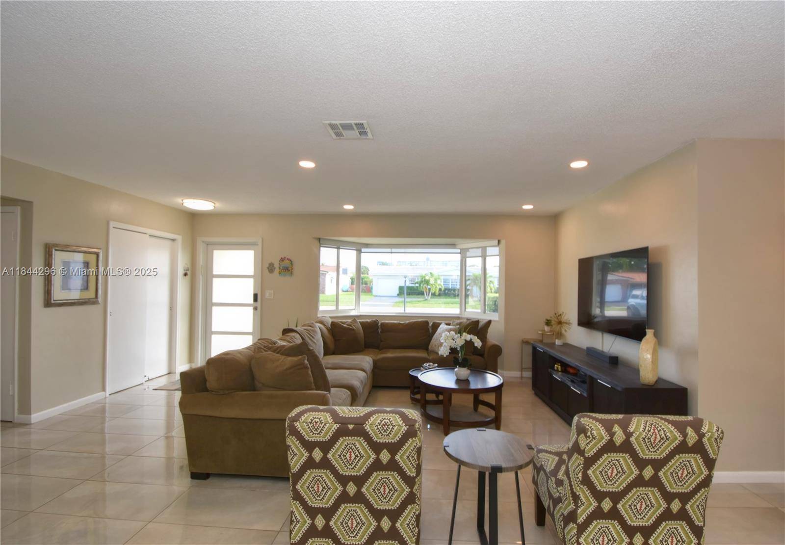 Hollywood, FL 33021,609 S Crescent Dr