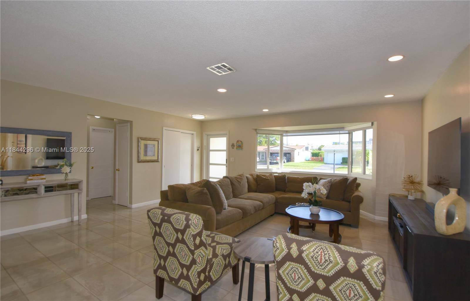 Hollywood, FL 33021,609 S Crescent Dr