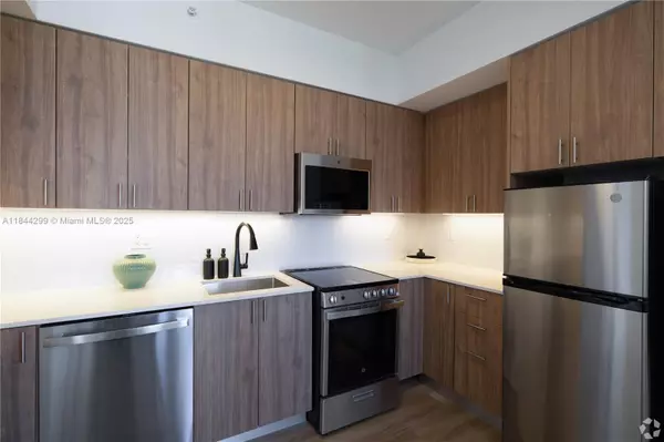 Miami, FL 33130,650 SW 1st St #206