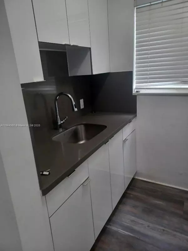 Miami Beach, FL 33141,6950 Byron Ave #1