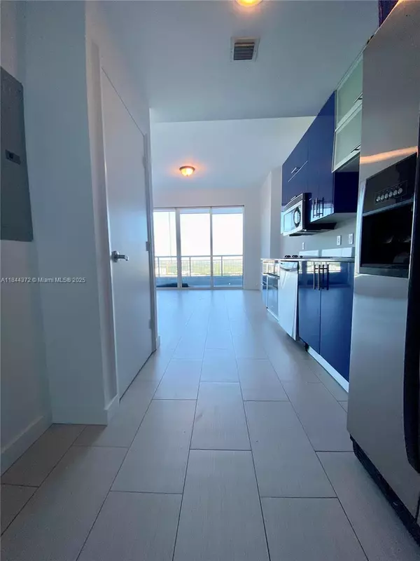 60 SW 13th St #1809, Miami, FL 33130