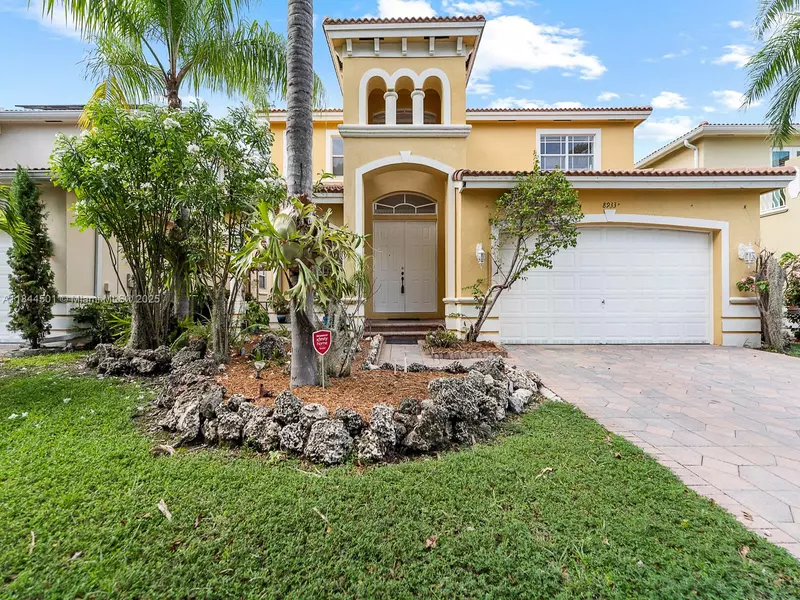 8933 SW 206th St, Cutler Bay, FL 33189