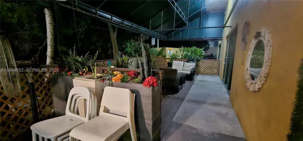 Doral, FL 33172,2475 NW 95th Ave #4